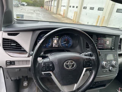 2018 Toyota Sienna XLE