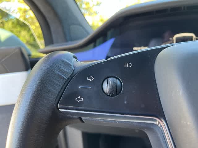 2022 Tesla Model X Base