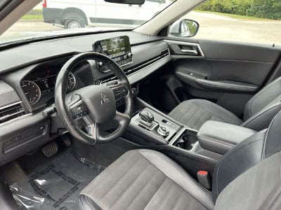 2024 Mitsubishi Outlander SE