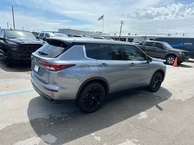 2023 Mitsubishi Outlander SE Black Edition