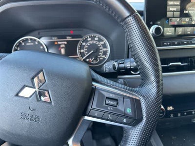 2022 Mitsubishi Outlander SE