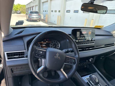 2022 Mitsubishi Outlander SE