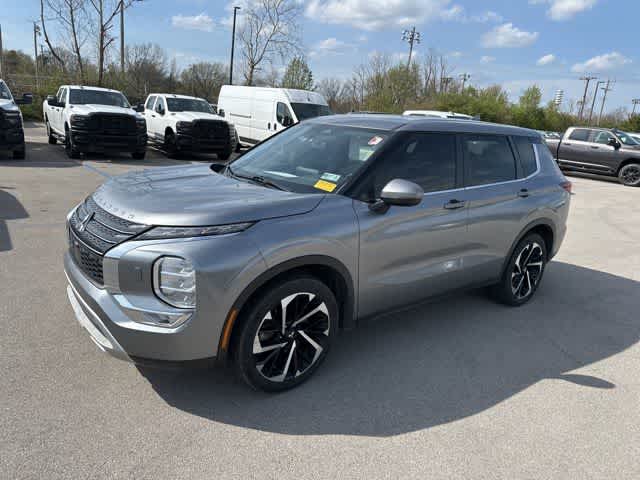 2024 Mitsubishi Outlander SE