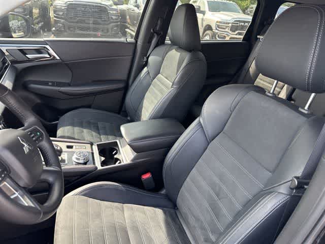2025 Mitsubishi Outlander Plug-In Hybrid SE