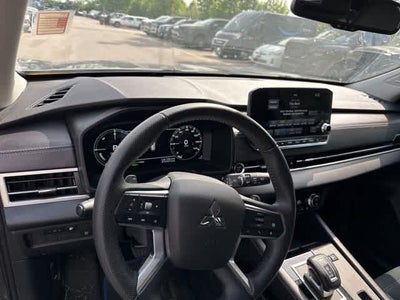 2025 Mitsubishi Outlander Plug-In Hybrid SE