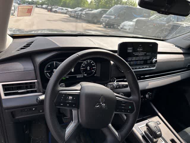 2025 Mitsubishi Outlander Plug-In Hybrid SE