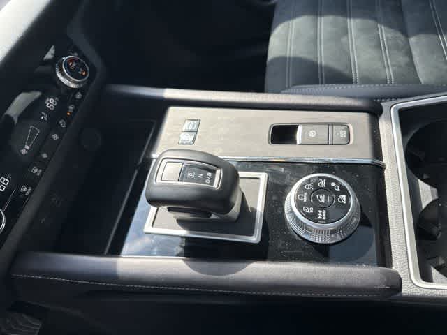 2025 Mitsubishi Outlander Plug-In Hybrid SE