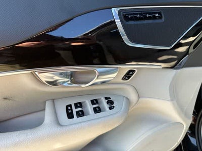 2019 Volvo XC90 Momentum