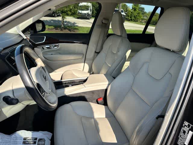 2019 Volvo XC90 Momentum
