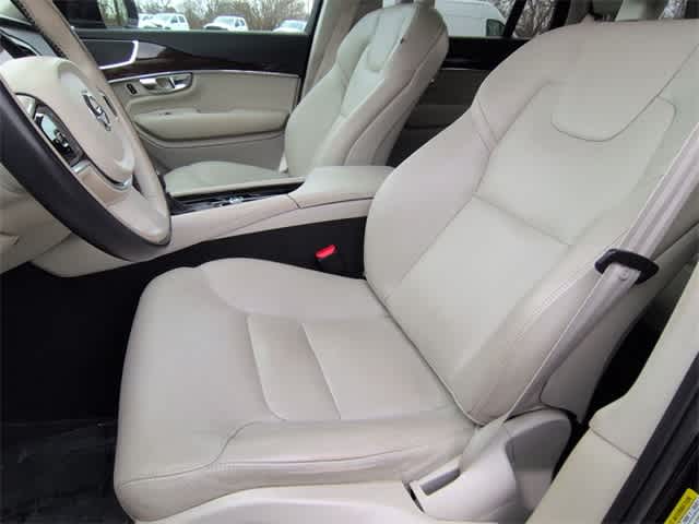 2017 Volvo XC90 Momentum