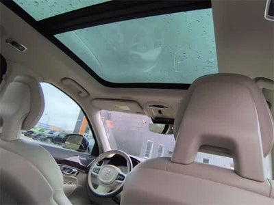 2017 Volvo XC90 Momentum