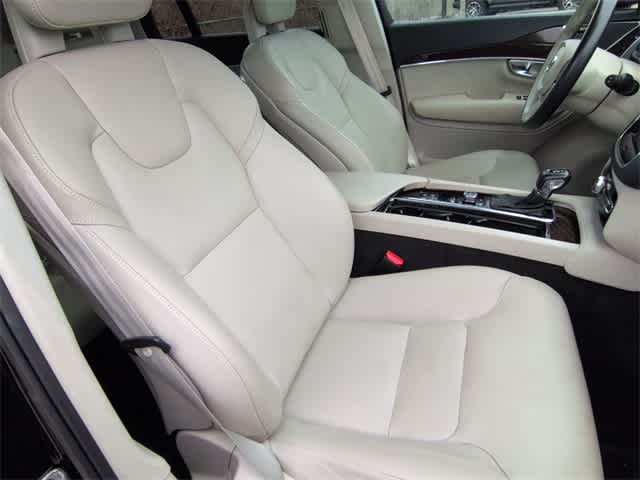 2017 Volvo XC90 Momentum