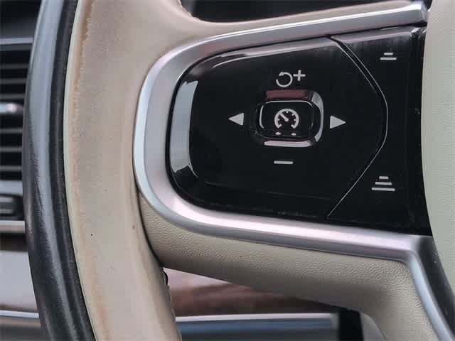 2017 Volvo XC90 Momentum