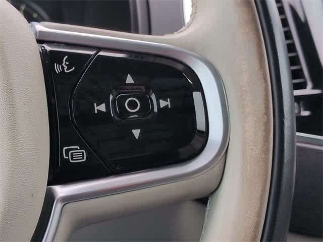 2017 Volvo XC90 Momentum