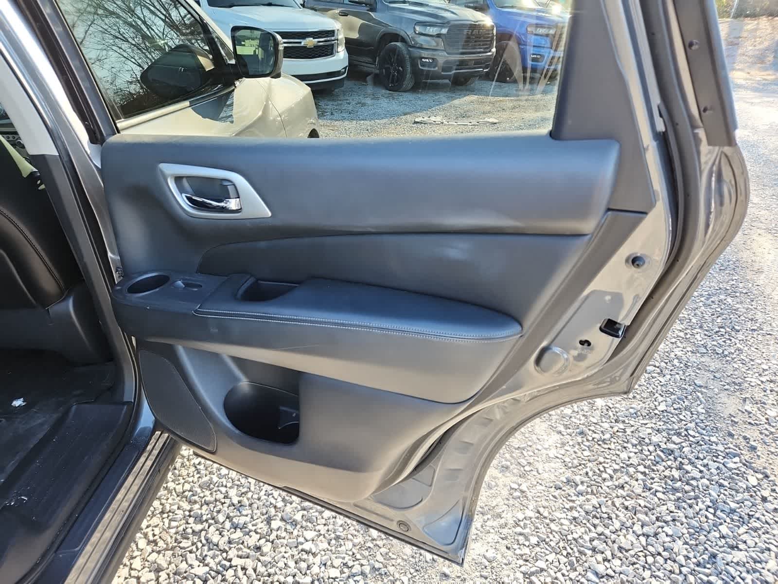 2019 Nissan Pathfinder SL