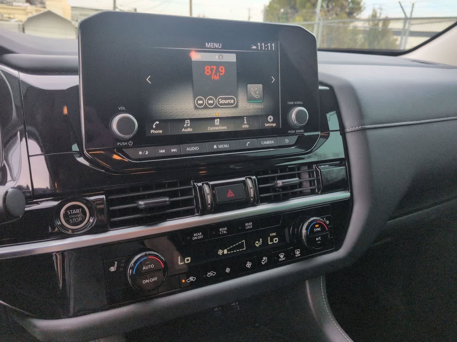 2024 Nissan Pathfinder SV