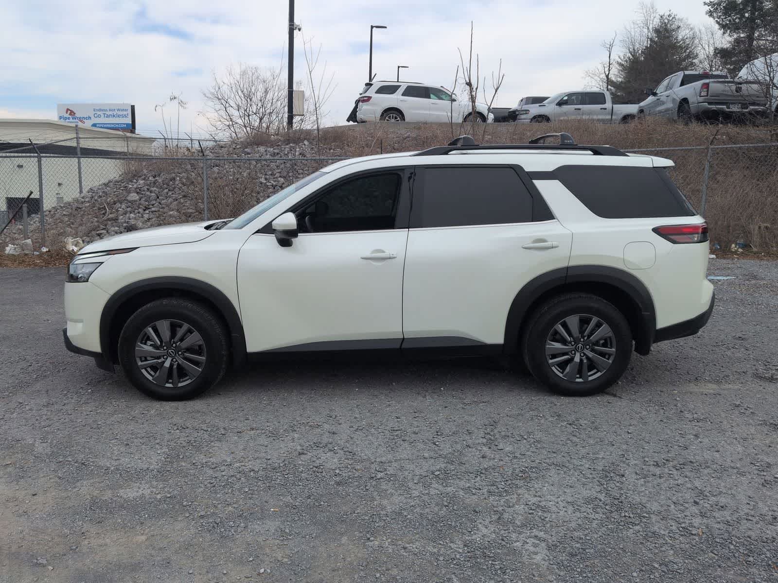 2024 Nissan Pathfinder SV