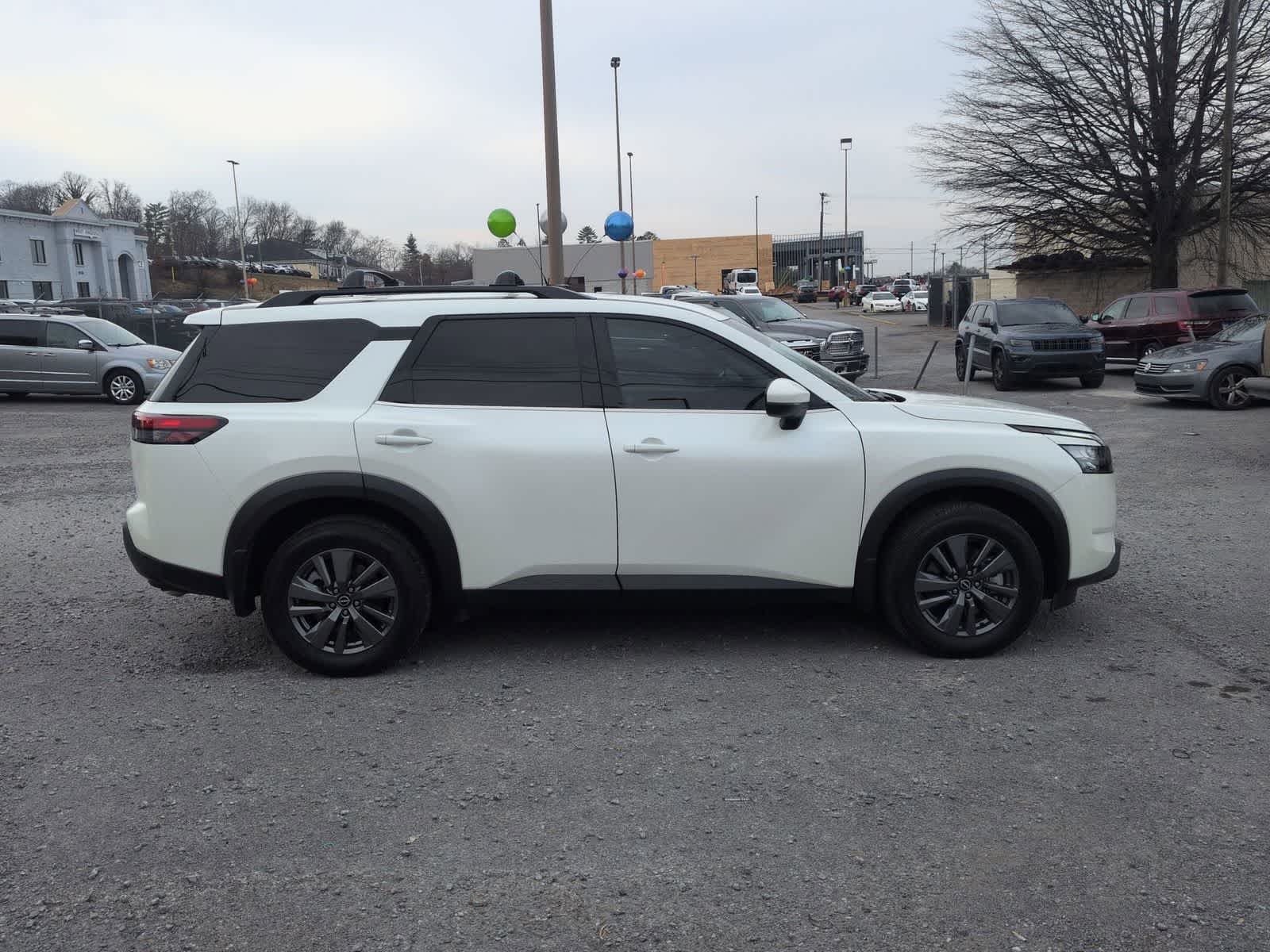 2024 Nissan Pathfinder SV