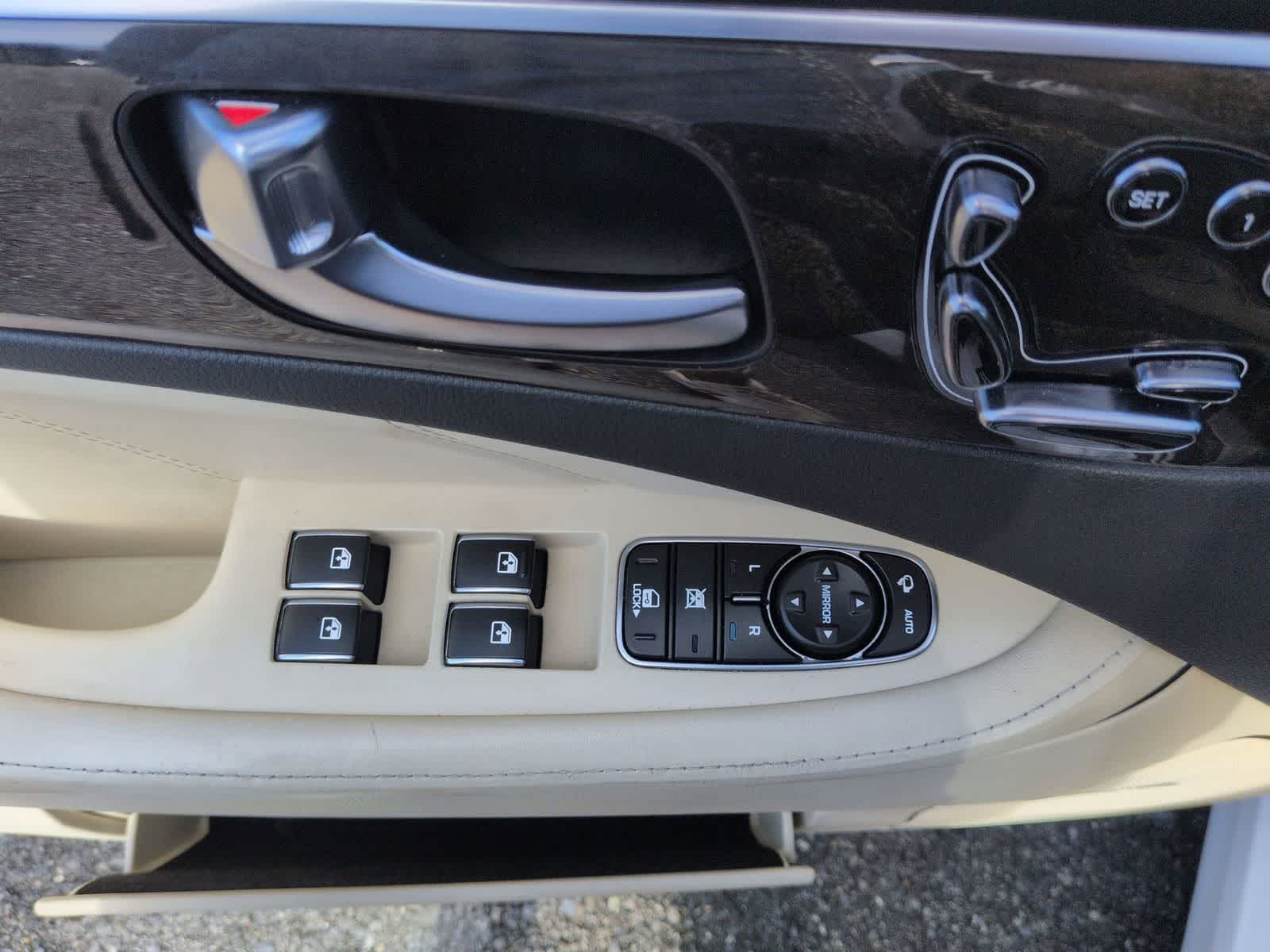 2014 Hyundai Equus Signature