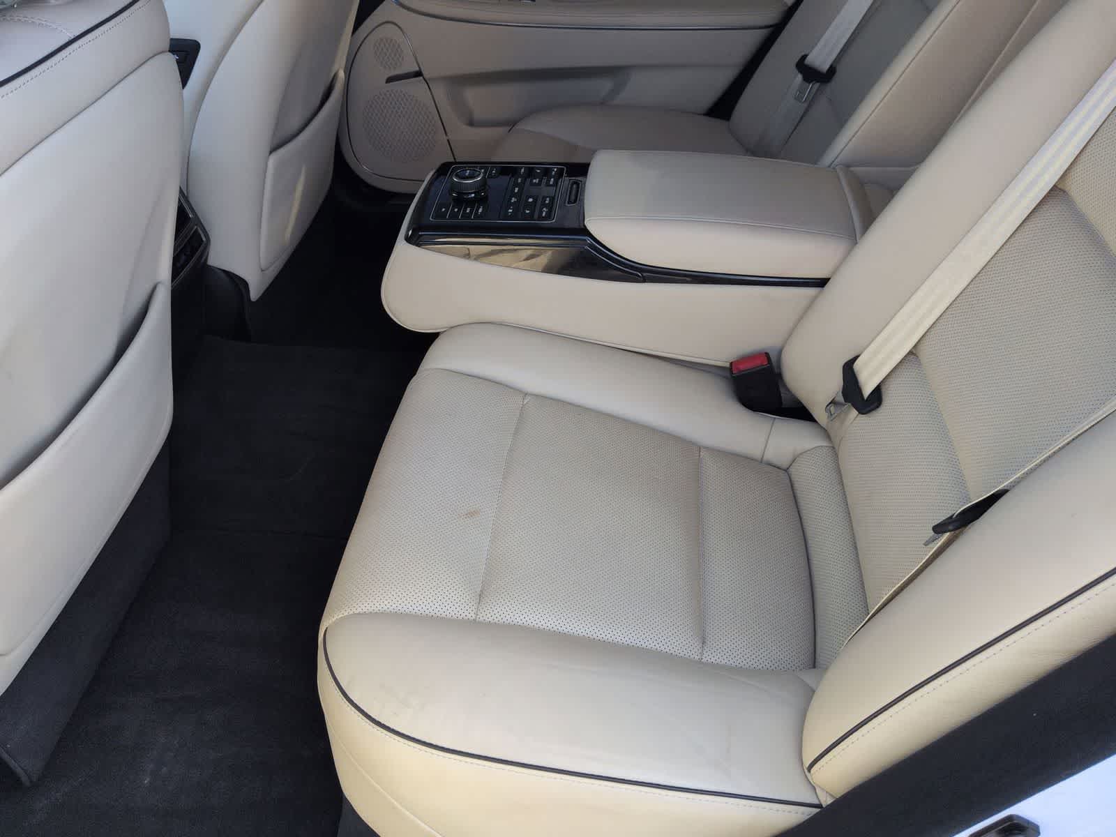 2014 Hyundai Equus Signature